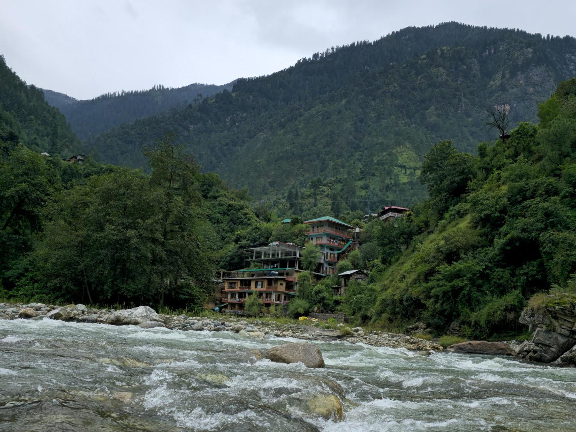 Sharda Resort-Tirthan Valley Banjār Exterior photo